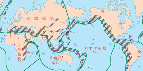 日本位于太平洋板块和亚欧板块之间吗?